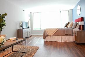 The Gulfstream - Vibrant Studio Heart of Downtown