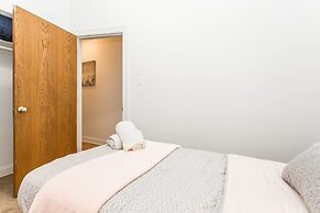 Live Like a Local - Downtown 3 BDR Gem