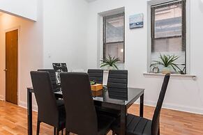 Live Like a Local - Downtown 3 BDR Gem