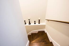 2 Level Home near Wrigley