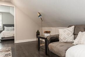 Unique Wrigleyville Gem