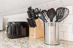 Unique Wrigleyville Gem