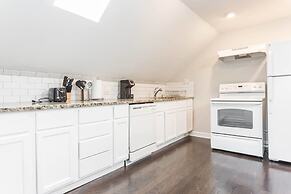 Unique Wrigleyville Gem