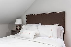 Unique Wrigleyville Gem