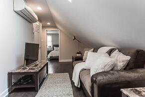 Unique Wrigleyville Gem