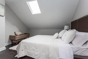 Unique Wrigleyville Gem