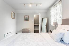 Unique Wrigleyville Gem