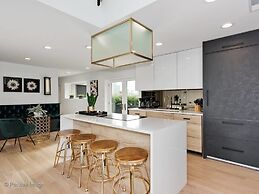 4 BDR Penthouse with Views