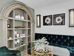 4 BDR Penthouse with Views