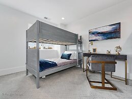 4 BDR Penthouse with Views