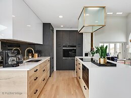 4 BDR Penthouse with Views