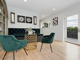 4 BDR Penthouse with Views