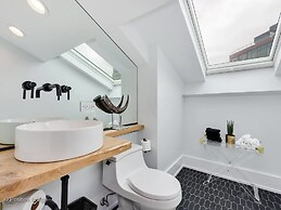 4 BDR Penthouse with Views