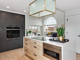 4 BDR Penthouse with Views