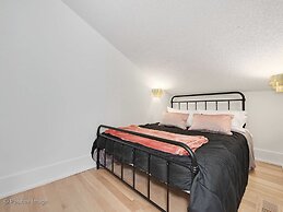 4 BDR Penthouse with Views