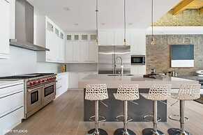 Breathtaking 6 BDR Luxury Condo Downtown Chicago