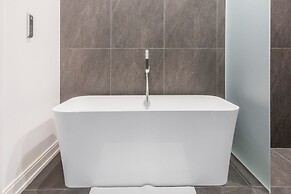 Breathtaking 6 BDR Luxury Condo Downtown Chicago