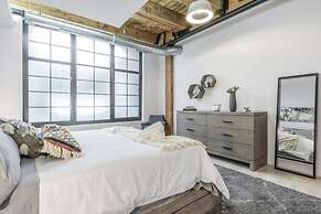 Breathtaking 6 BDR Luxury Condo Downtown Chicago