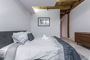 Breathtaking 6 BDR Luxury Condo Downtown Chicago