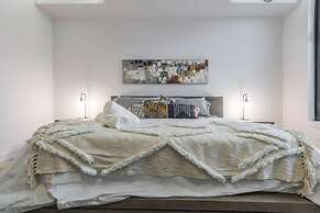 Breathtaking 6 BDR Luxury Condo Downtown Chicago