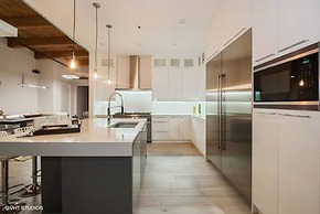 Breathtaking 6 BDR Luxury Condo Downtown Chicago