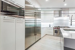 Breathtaking 6 BDR Luxury Condo Downtown Chicago