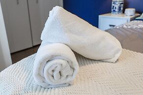 Chestnut Charm - Modern 1 BDR in Downtown