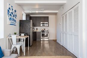 Chestnut Charm - Modern 1 BDR in Downtown