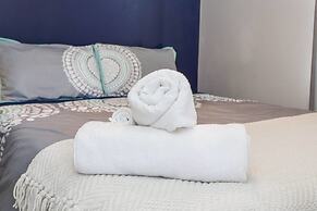 Chestnut Charm - Modern 1 BDR in Downtown