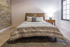 3 BDR Downtown Luxury Loft-spacious, Safe & Secure