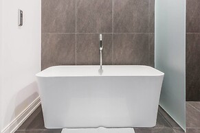 3 BDR Downtown Luxury Loft-spacious, Safe & Secure