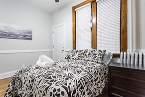 Cozy Depaul 2 Bedroom near Train, University, & Cubs