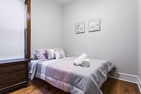 Cozy Depaul 2 Bedroom near Train, University, & Cubs