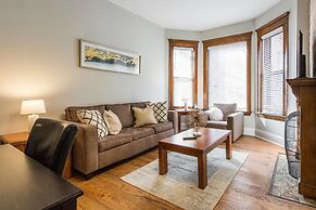 Cozy Depaul 2 Bedroom near Train, University, & Cubs