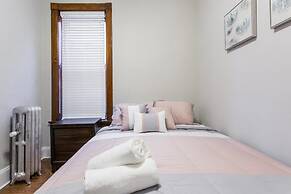 Cozy Depaul 2 Bedroom near Train, University, & Cubs