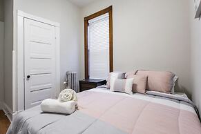 Cozy Depaul 2 Bedroom near Train, University, & Cubs
