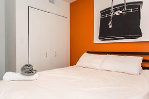 Bright & Modern 1 BDR in Downtown