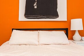 Bright & Modern 1 BDR in Downtown