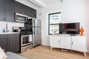 Bright & Modern 1 BDR in Downtown