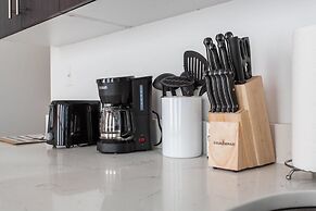 Bright & Modern 1 BDR in Downtown