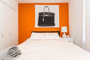 Bright & Modern 1 BDR in Downtown