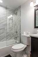 Bright & Modern 1 BDR in Downtown