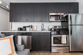 Bright & Modern 1 BDR in Downtown