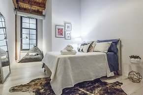 Spacious & Private 3 BDR Luxury Condo in Downtown