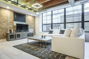 Spacious & Private 3 BDR Luxury Condo in Downtown