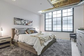 Spacious & Private 3 BDR Luxury Condo in Downtown