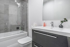 Spacious & Private 3 BDR Luxury Condo in Downtown