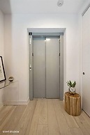 Spacious & Private 3 BDR Luxury Condo in Downtown