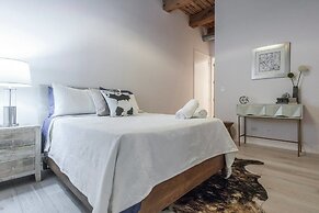 Spacious & Private 3 BDR Luxury Condo in Downtown