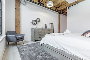 Spacious & Private 3 BDR Luxury Condo in Downtown